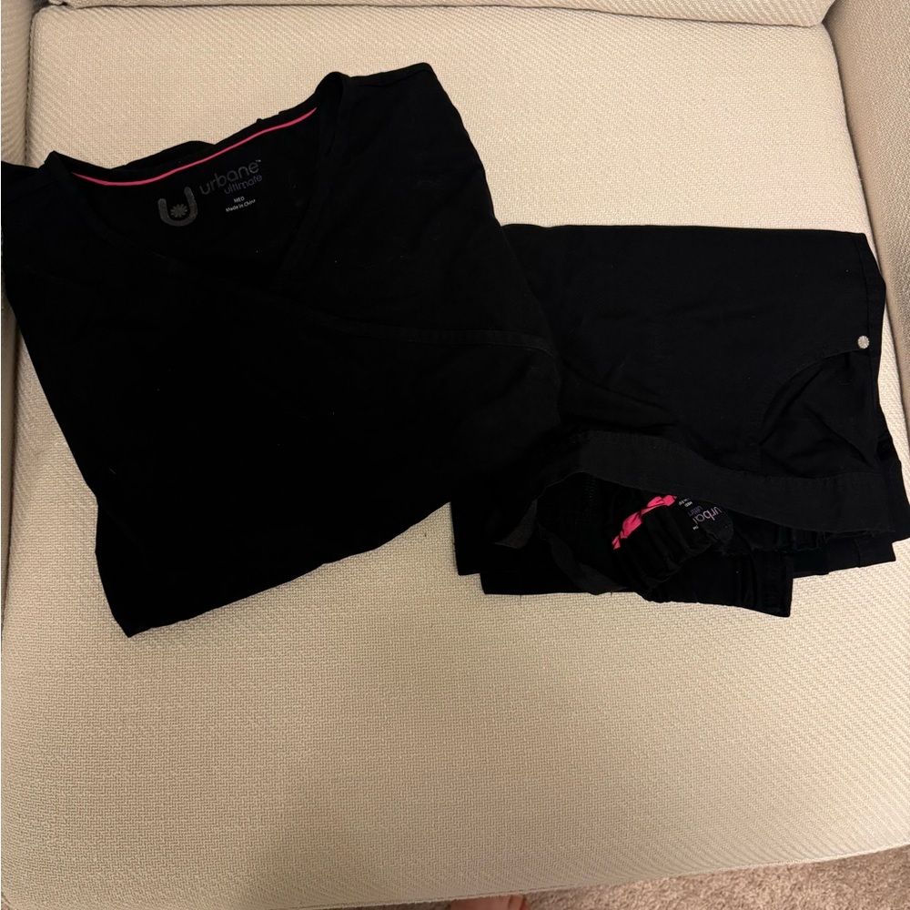Black scrub set - medium